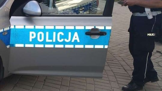 Piesi uciekali z drogi przed samochodem koło cmentarza