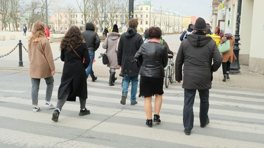 Piesi z pierwszeństwem, ale bez smartfonów. Nadchodzą spore zmiany