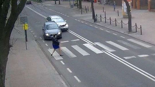 Piesza zdążyła uciec. O krok od tragedii na przejściu dla pieszych [wideo]