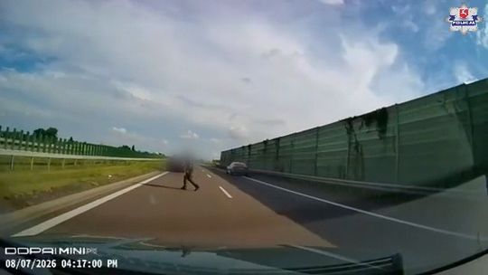 Pieszy wszedł między pędzące auta. Niebezpieczna sytuacja na S17 pod Lublinem