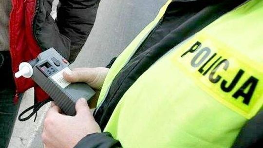 Pieszy zatrzymał rowerzystę i wezwał policję