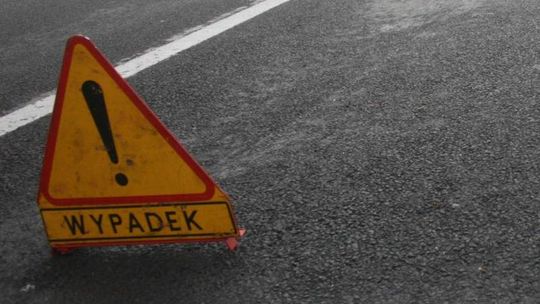 Pieszy zginął potrącony przez dwa samochody