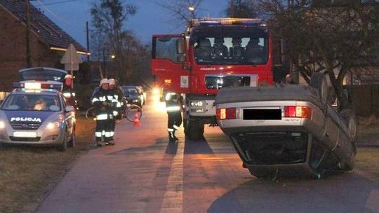 Pijana kobieta dachowała w audi. W alkomacie zabrakło skali