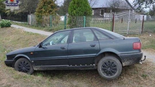 Pijana kobieta wjechała do rowu i zasnęła za kierownicą