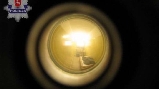 Pijana matka zajmowała się dziećmi. Trafiła do policyjnego aresztu