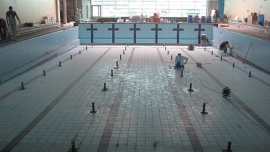 Pijani robotnicy na budowie basenu w Radzyniu Podlaskim