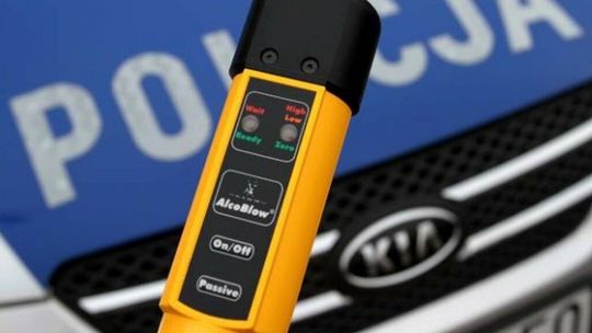 Pijany 17-latek jeździł nocą po mieście. Prawa jazdy nigdy nie miał