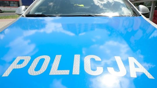 Pijany 18-latek demolował samochód. Złożył propozycję policjantowi