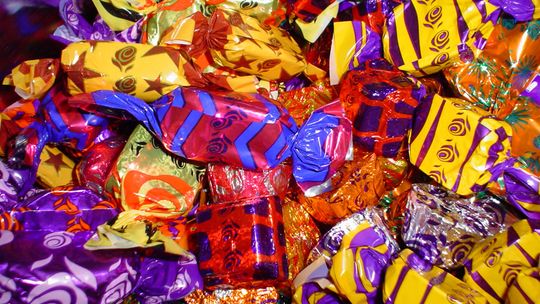 Pijany 60-latek włamał się do domu. Ukradł cukierki i zupki chińskie