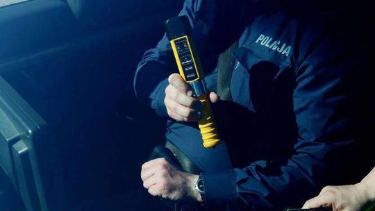 Pijany jechał na policję w sprawie... jazdy po pijanemu. Wpadł przed posterunkiem