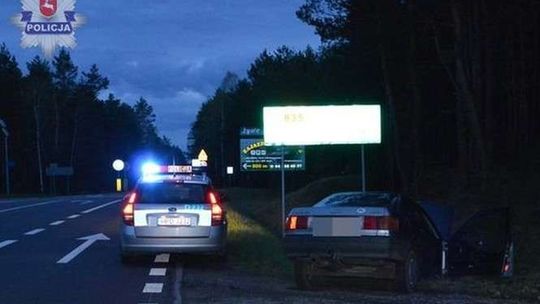 Pijany kierowca audi wpadł do rowu. Miał ponad trzy promile