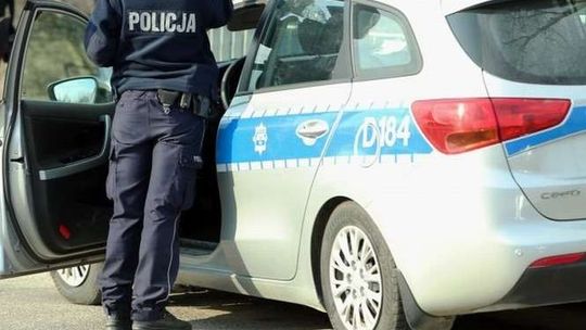 Pijany kierowca chciał uciec przed kontrolą. Potrącił policjanta
