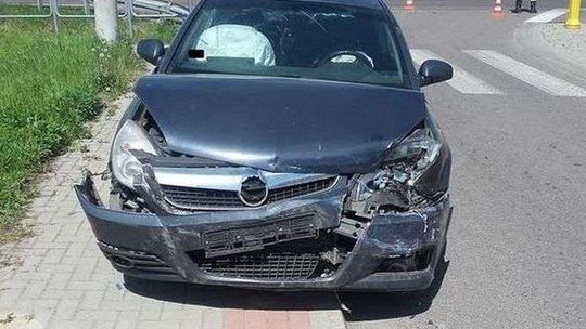 Pijany kierowca dachował oplem