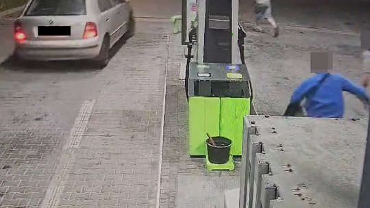 Pijany kierowca potrącił 21-latka i uciekł. Już