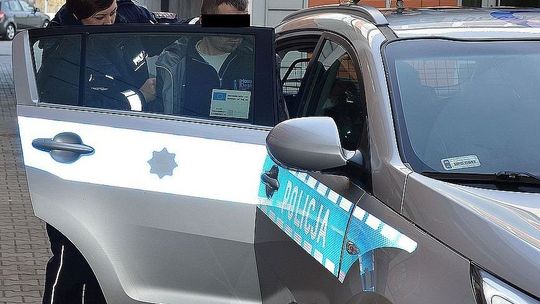 Pijany kierowca uciekał przed policjantkami. A potem wpadł na jeszcze głupszy pomysł