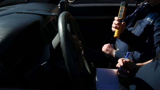 Pijany kierowca volkswagena. Został zatrzymany po telefonie na policję