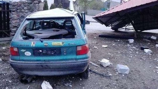 Pijany kierowca wjechał w przystanek autobusowy