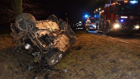 Pijany kierowca wypadł z drogi i uderzył w betonowy przepust. Cztery osoby w szpitalu