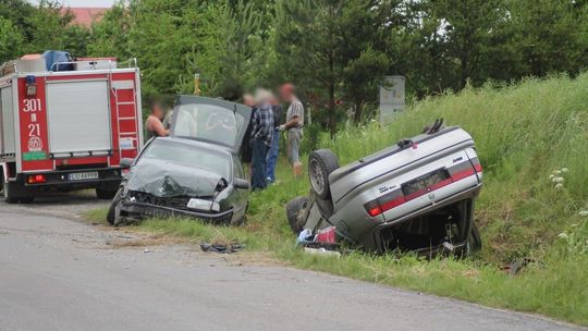 Pijany kierowca wyprzedzał samochody, dwie osoby ranne