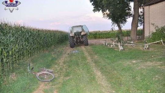 Pijany leżał na drodze, przejechał po nim ciągnik. Nie żyje