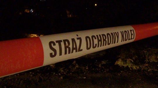 Pijany leżał tuż przy torach. Zauważył go maszynista