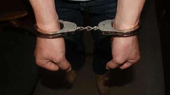 Pijany mężczyzna dobijał się do kościoła. Skończył w celi