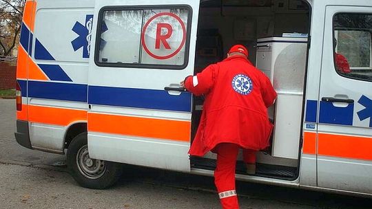 Pijany mężczyzna poślizgnął się na schodach. Nie żyje