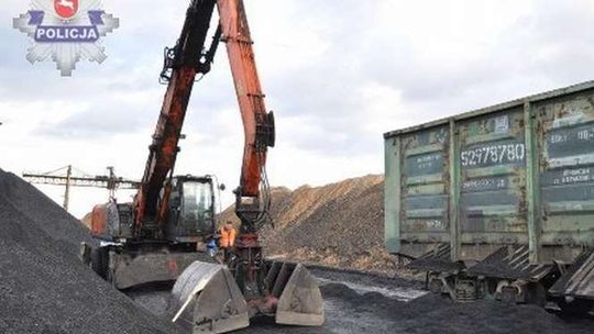 Pijany operator koparki ranił kolegę. Uciekł po zbadaniu alkomatem