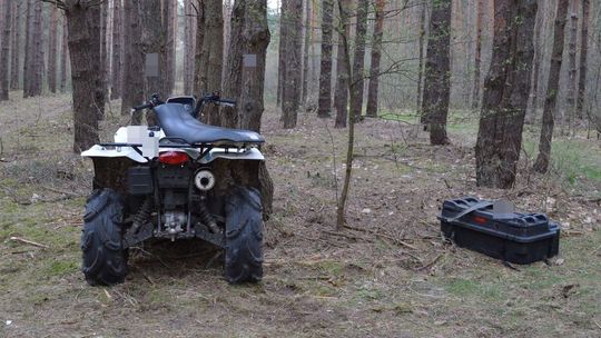 Pijany pojechał quadem do lasu. Po wypadku ściągali do niego śmigłowiec