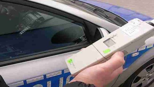 Pijany rowerzysta przewrócił się przed karetką pogotowia