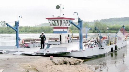 Pijany sternik i pomocnik obsługiwali prom na Wiśle w Kazimierzu Dolnym