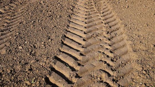 Pijany traktorzysta uciekał przed policją
