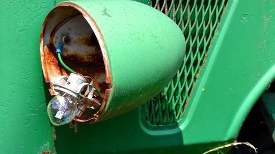 Pijany traktorzysta uciekał przed policją. Chciał zepchnąć radiowóz z drogi