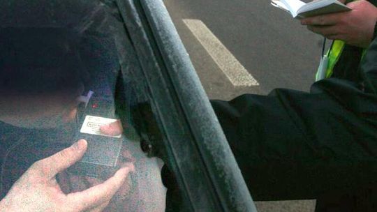 Pijany Ukrainiec dawał policjantom 100 dolarów