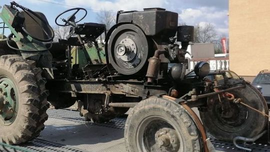 Pijany w ciągniku samoróbce krążył po Frampolu