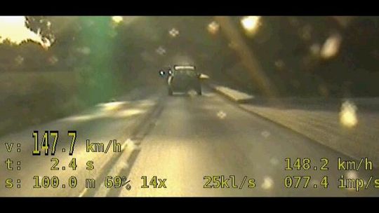 Pijany za kierownicą, 147 h/km na liczniku a na ogonie radiowóz. Nagranie