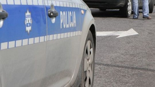 Pijany żandarm staranował opla?