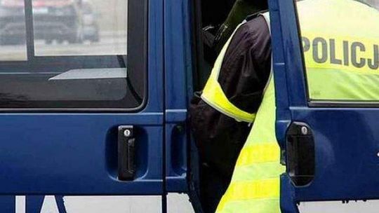 Pijany zasnął przy samochodzie. Wcześniej kierował?