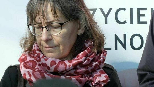 Pikieta, komisja, groźba zwolnienia. Bo nauczycielka nie założyła maseczki