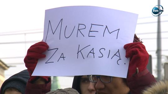 Pikieta #Murem za Kasią w obronie hejtowanej kobiety [wideo]