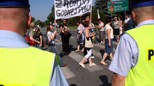 Pikieta pracowników szpitala w Kraśniku. Utrudnienia w ruchu