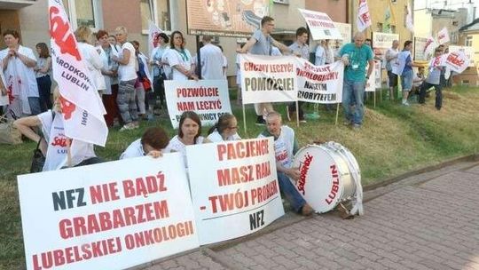 Pikieta przed COZL. Związkowcy: "Będziemy protestować do skutku!"
