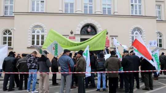 Pikieta rolników w Lublinie. "Rząd to ciaptaki i zdrajcy" (wideo)