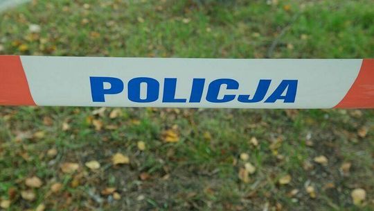 Pił alkohol przed sklepem, potem znaleziono tam jego ciało. Jak zginął 27-latek?