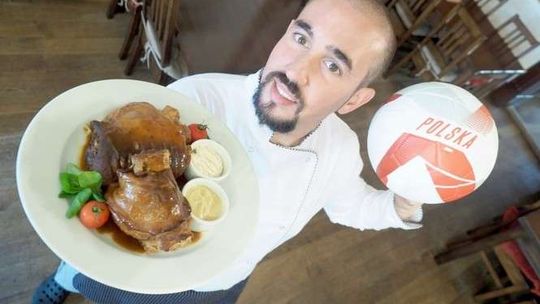 Piłka jest okrągła, a golonki są dwie. Przepisy na ulubione dania kibiców