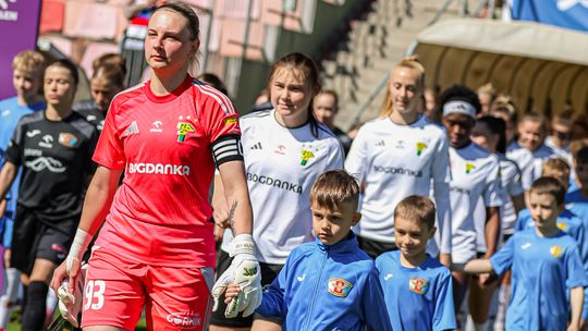 Piłkarki Górnika Łęczna grają z Pogonią Szczecin mecz o srebrny medal