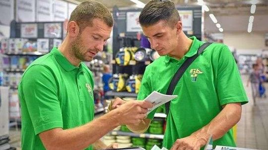 Piłkarze Górnika Łęczna wspierają akcję Anioły idą do szkoły