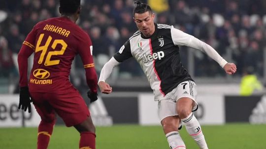 Piłkarze nie grają więc zarobią mniej? To całkiem prawdopodobne