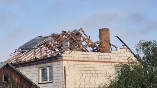 Pilne: Niezidentyfikowany obiekt spadł na dom i samochód w powiecie włodawskim