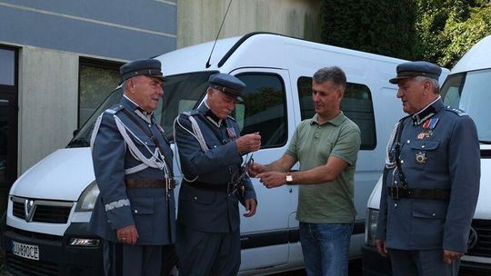 Piłsudczycy przekazali dwa busy na potrzeby ukraińskiej armii